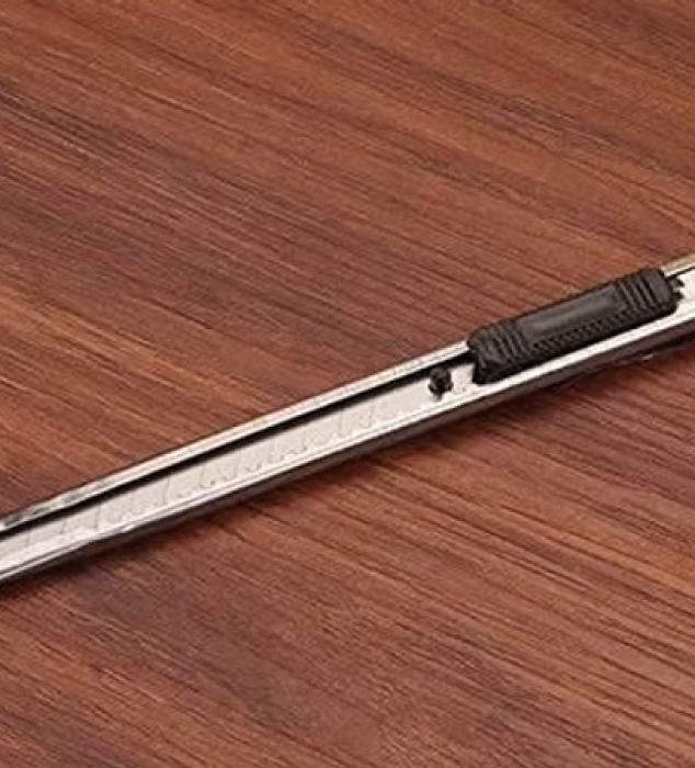 A physical retractable utility knife.
